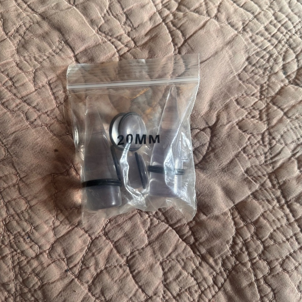 20MM clear acrylic taper ear stretching set with flare plugs ✨plz bundle✨